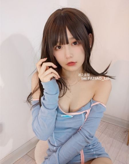 云想衣裳花想容春风拂槛露华浓